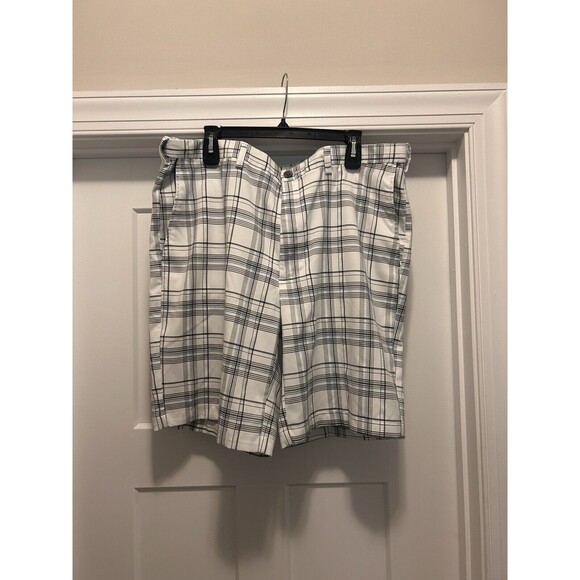 Haggar Cool 18 Pro Size 40 Men's Plaid Polyester Golf Shorts White Black Royal - Picture 1 of 5